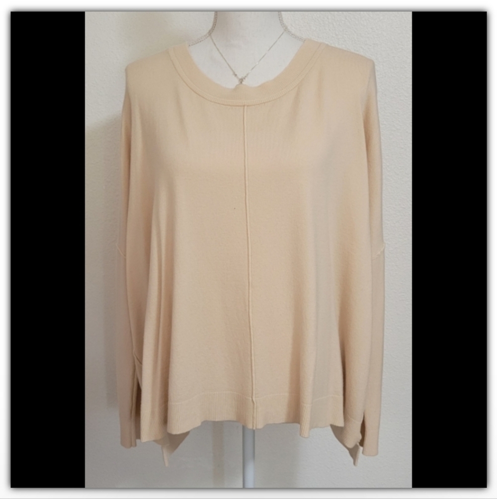 VICI Cashmere blend light knit sweater size large